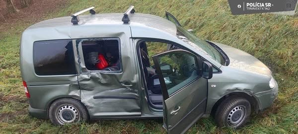 24-ročný muž a 18-ročná žena odcudzili auto spred predajne rybárskych potrieb.