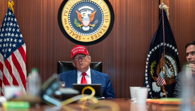 Trump zdecydował o ataku na Iran w środę. Słowa o dyplomacji zasłoną dymną"