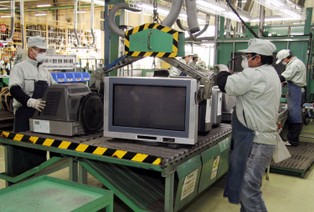 Producenci dekoderów, telewizorów i anten odbiorczych zarobią dzięki naziemnej telewizji cyfrowej 1,8 mld zł