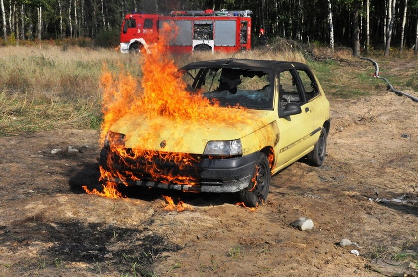 Policjanci ćwiczyli przy pożarach