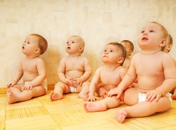 Z problemem niskiej dzietności zmaga się wiele krajów. Tak władze Chiny próbują zwiększyć dzietność