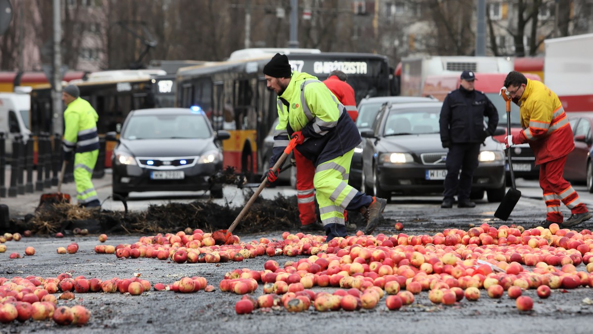 Przepraszam wszystkich tych, którzy ucierpieli, wszystkich tych, którzy nie rozumieją dlaczego protestujemy. Rozumiem, że komuś to może przeszkadzać. Wiem, że ta decyzja uderzyła mocno w społeczeństwo - mówił w "Rzeczpospolitej" lider AgroUnii Michał Kołodziejczak.