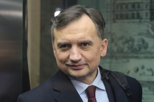 Zbigniew Ziobro donosi policji na Donalda Tuska. "Nęka moich sąsiadów"