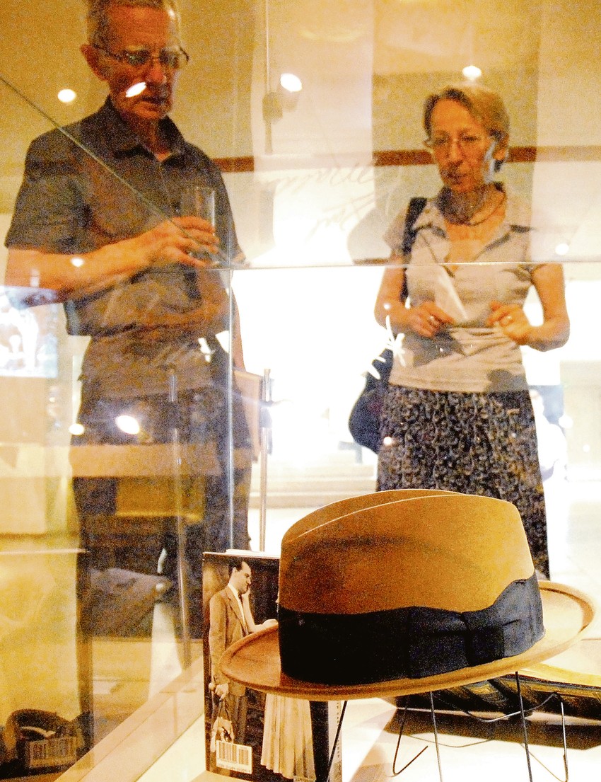 Šešir koji je nosio kao detektiv Majk Stoun u seriji "Ulice San Franciska