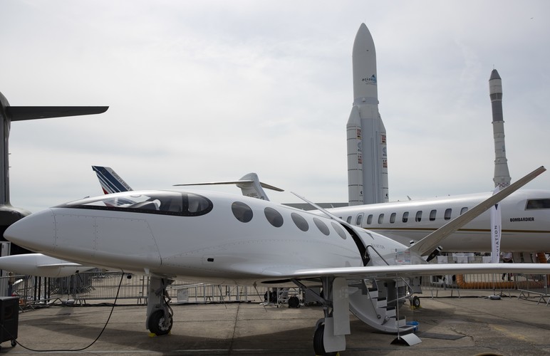 Eviation Alice to samolot elektryczny opracowywany przez izraelską firmę lotniczą Eviation Aircraft. 95 proc. materiałów użytych do budowy Eviation Alice to materiały kompozytowe. Samolot zasilany jest przez trzy śmigła umieszczone na końcach skrzydeł i tylnej części kadłuba. Przy założeniu, że na pokładzie znajduje się 9 pasażerów i 2 osoby załogi, samolot Eviation Alice na jednym ładowaniu może pokonać od 1000 do 1200 km, z prędkością około 440 km/h.