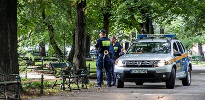 Kraków: nagi mężczyzna zaatakował tramwaj i wyrwał z niego wycieraczkę