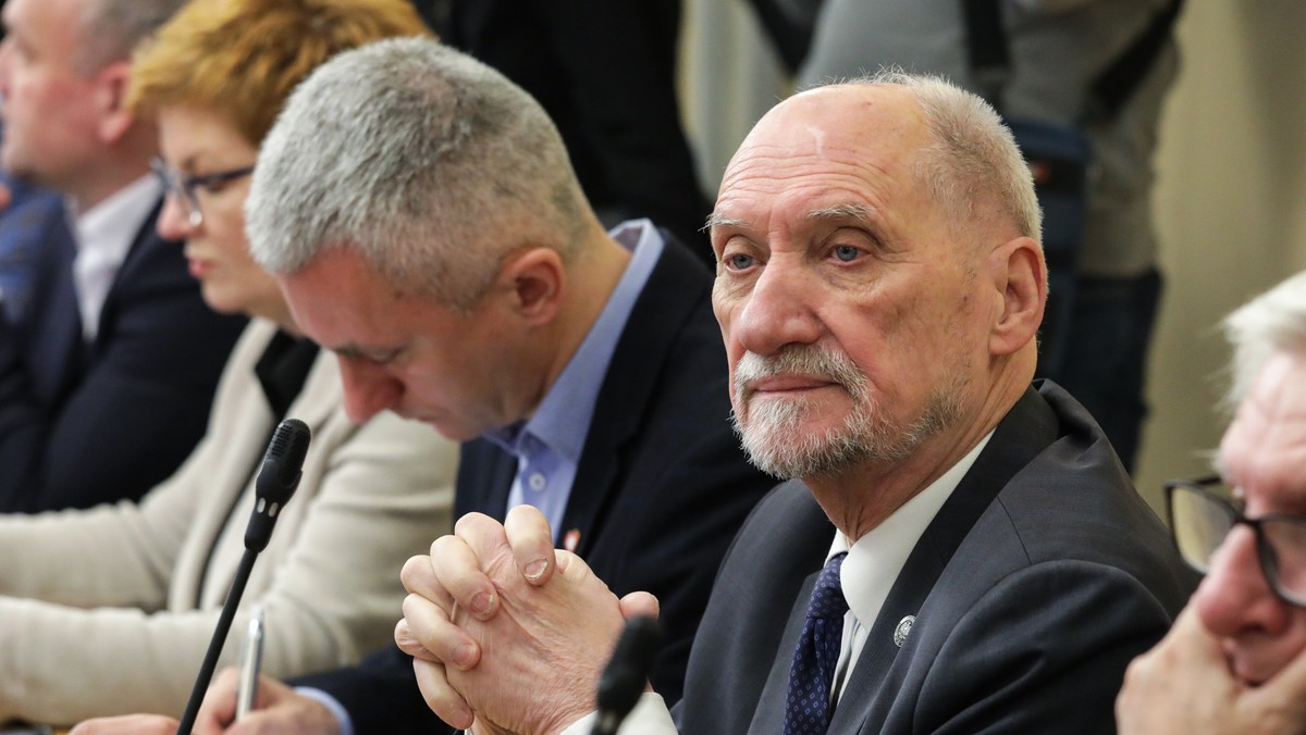 Macierewicz może mieć kłopoty. Zawiadomienia do prokuratury ws. posłów PiS