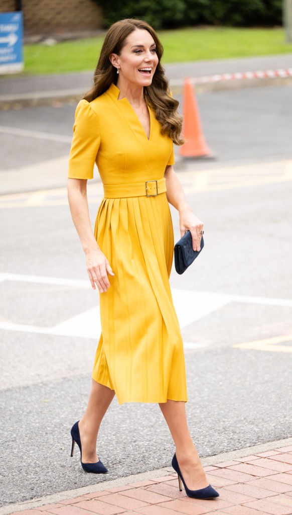 Katalin hercegné napsárba ruhája igazi színfolt a borongós őszi időben