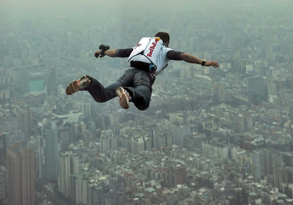 Feliks tokom jednog od ranijih skokova. Velika je sličnost sa crtežom iz detinjstva