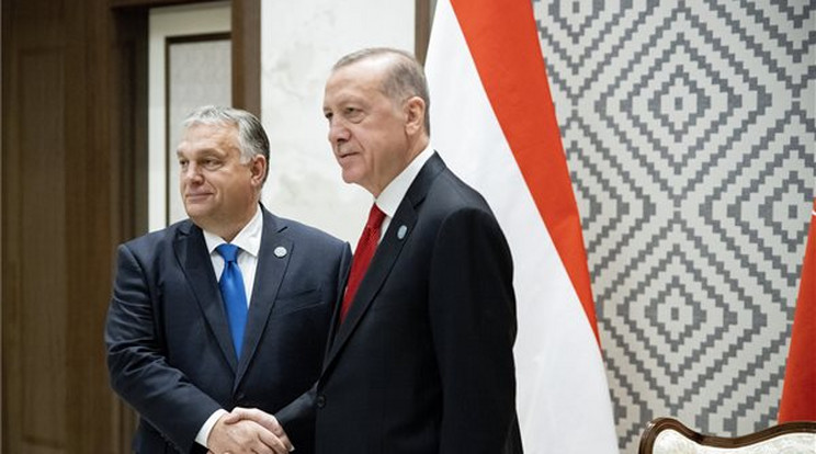 Orbán Viktor miniszterelnök és Recep Tayyip Erdogan török elnök a kétoldalú megbeszélésük előtt Szamarkandban 2022. november 11-én. MTI/Miniszterelnöki Sajtóiroda/Fischer Zoltán