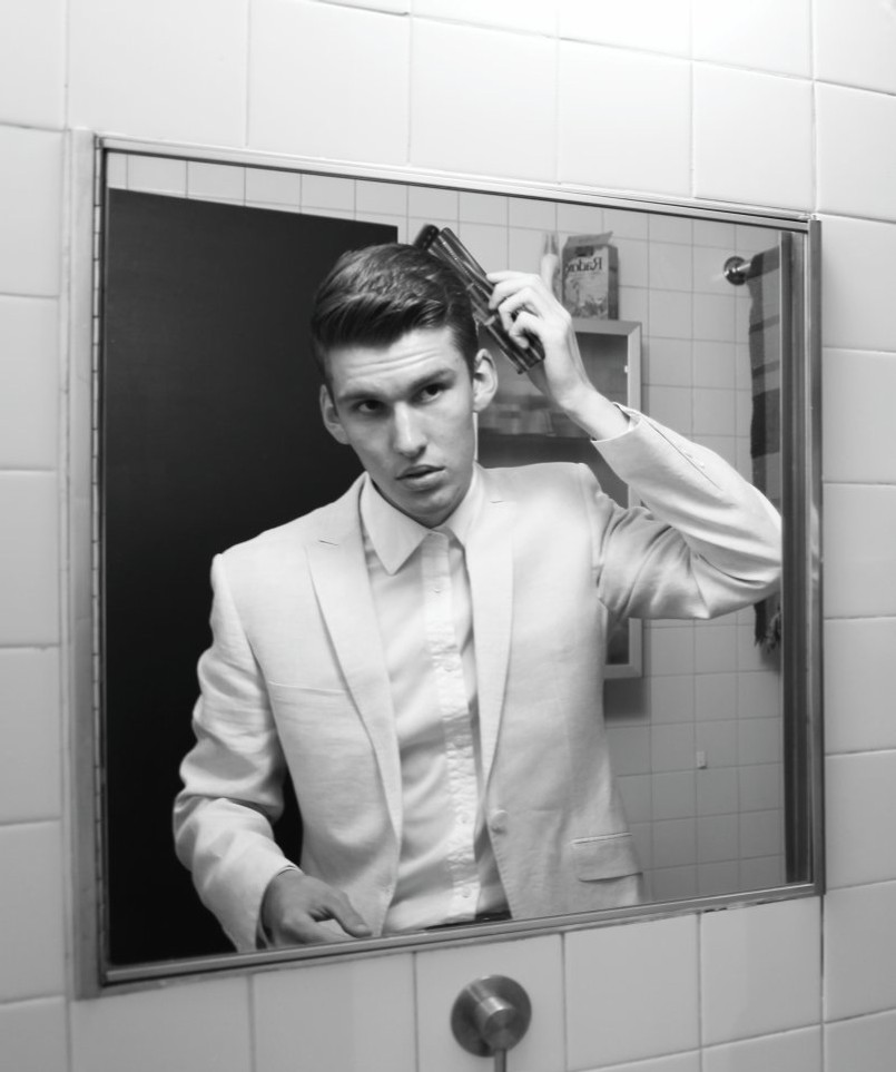 Willy Moon urodził się w Nowej Zelandii, w nauczycielskiej rodzinie. Miał 18 lat, gdy postanowił przeprowadzić się do Berlina, który zostawił dla Londynu