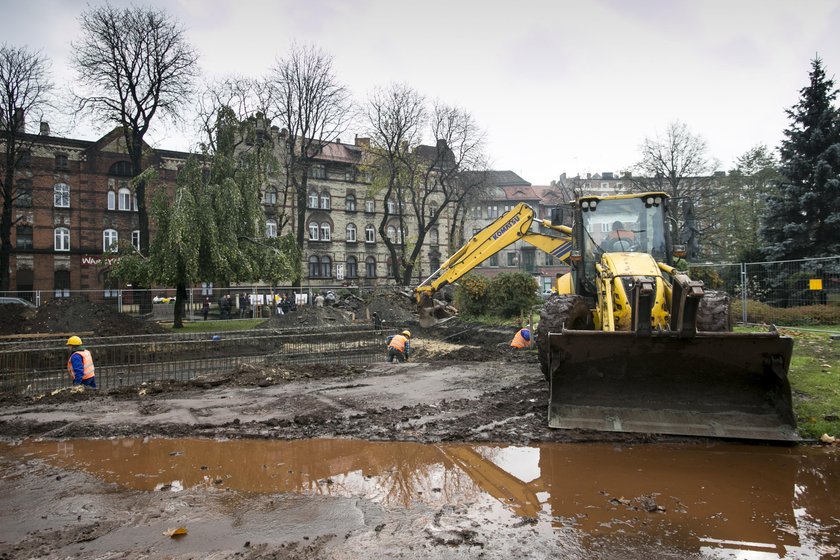 Chorzów. Budowa tężni solankowej na placu Hutników