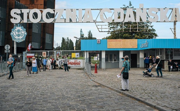 Bracia Kaczyńscy będą mieli swoją tablicę. Stają się bohaterami strajku w Stoczni Gdańskiej im. Lenina