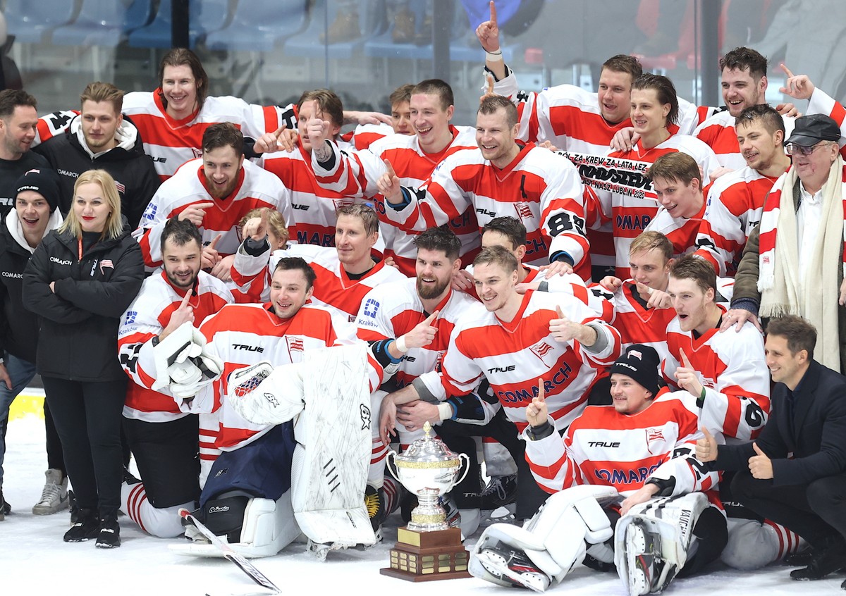 Radość hokeistów Comarch Cracovii po zwycięstwie w finale Pucharu Polski z KH Energą Toruń