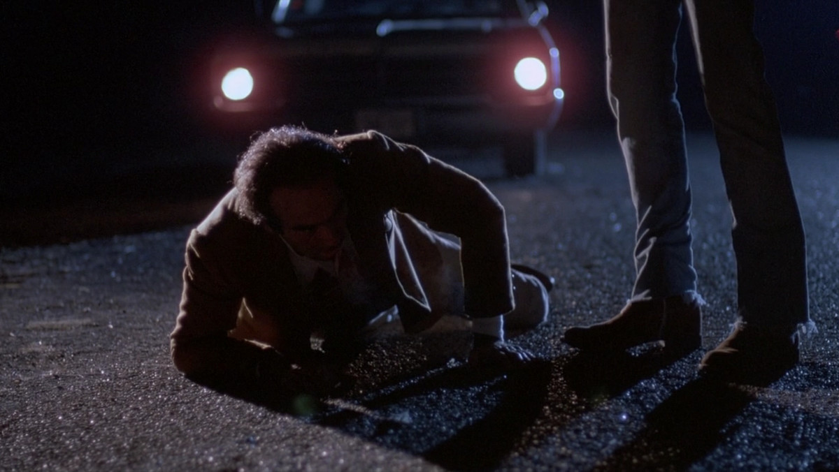 Reżyseria: Joel Coen, Ethan Coen. Obsada: John Getz, Frances McDormand, Dan Hedaya, M. Emmet Walsh. USA 1984.