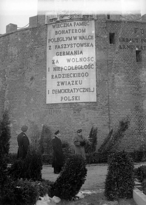 Koniec lat 40. XX w. Dawny napis na ścianie latarni. Źródło: NAC
