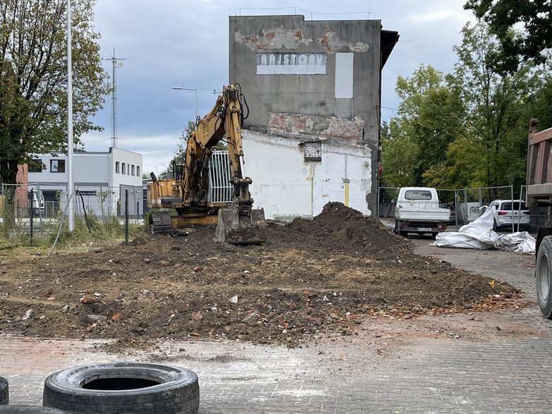 Rozbiórka budynków przy Męczenników Oświęcimskich w Pszczynie  - 19.09.2022 · fot. pless.pl