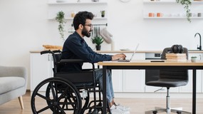 Wydłużenie ważności orzeczenia następuje z mocy prawa, a zaświadczenie tylko to potwierdza