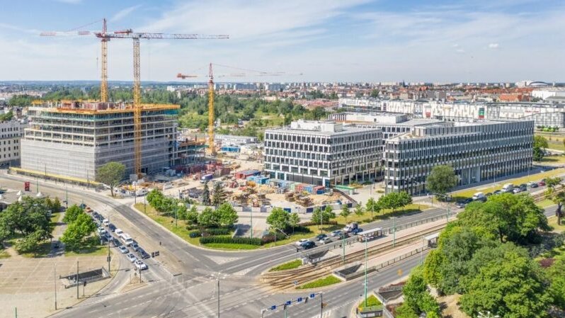 Chodnik z zielonego betonu w Poznaniu