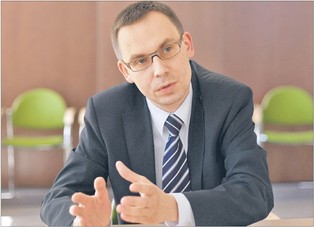 Mierzy wysoko i zwykle trafia w sam środek tarczy