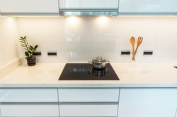 Zaskakujący sposób na mole w domu. Ten jeden składnik pomoże je wypędzić