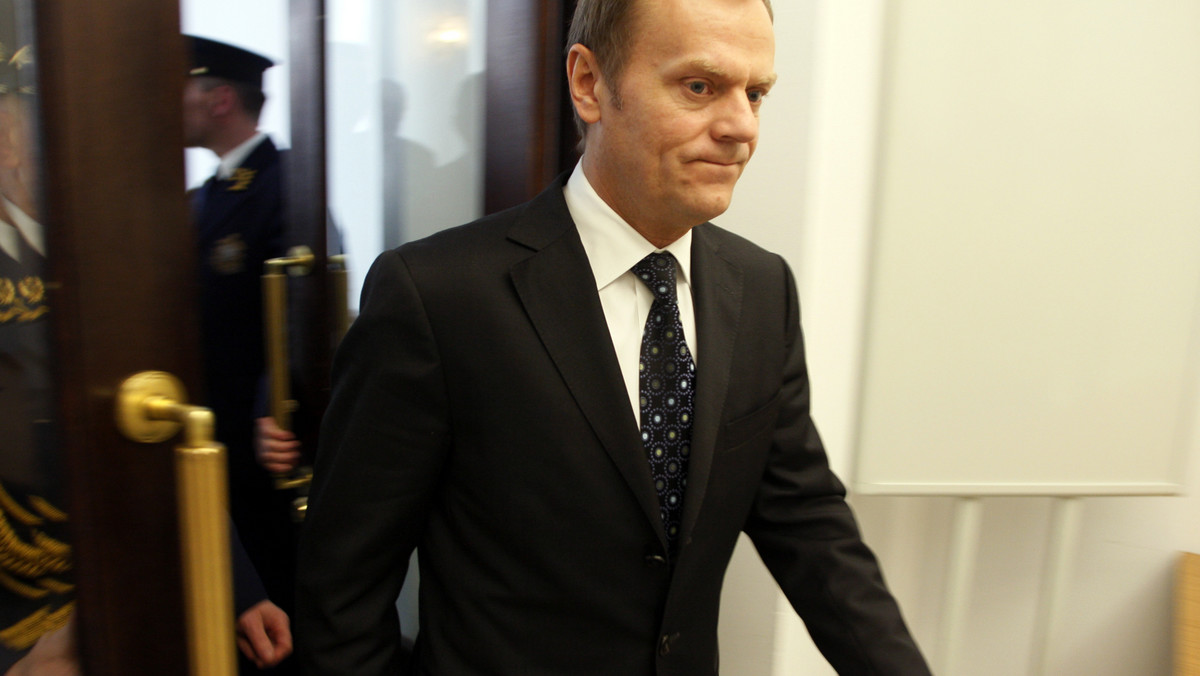 Premier Donald Tusk przyjechał do Pałacu Prezydenckiego na spotkanie z prezydentem. Po spotkaniu odbędzie się wspólna konferencja prasowa - podała TVN24.
