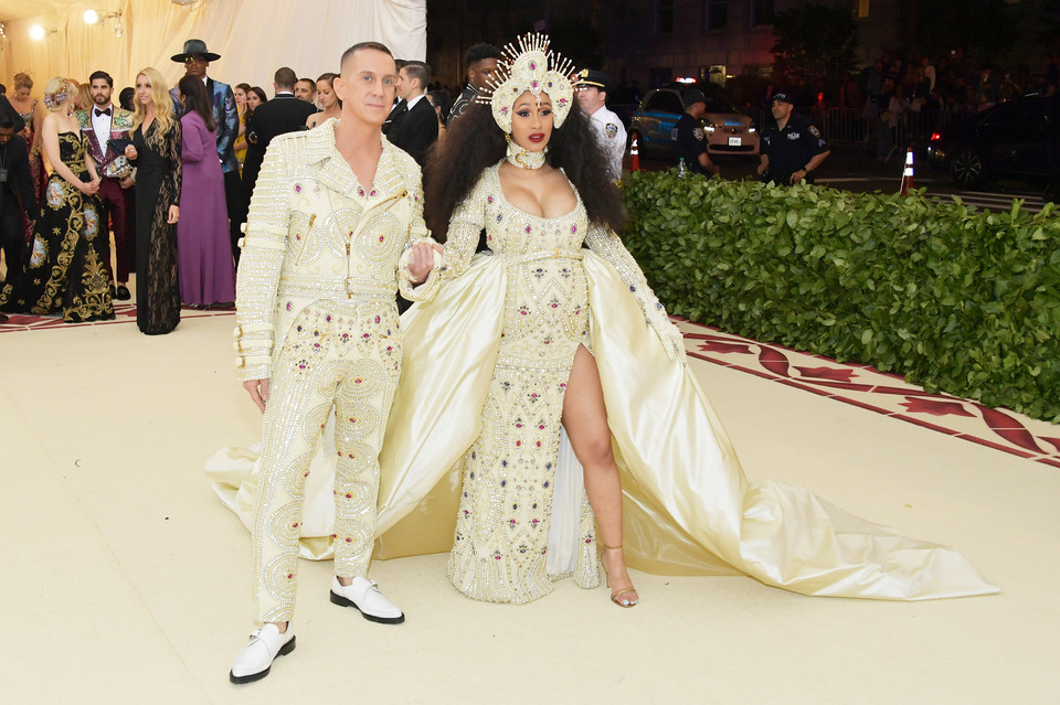 Cardi B i Jeremy Scott na Met Gali w 2018 r.