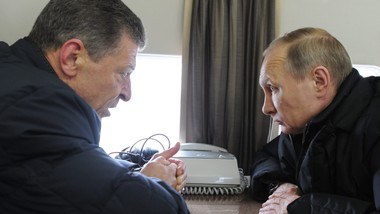 tylko on sprzeciwił się putinowi i pozostał żywy. prawdziwy kozak. dmitrij kozak