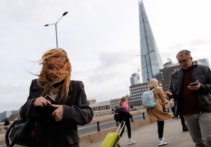 Inflacija u Velikoj Britaniji oko 3,8 odsto zbog viših cena avio-karata