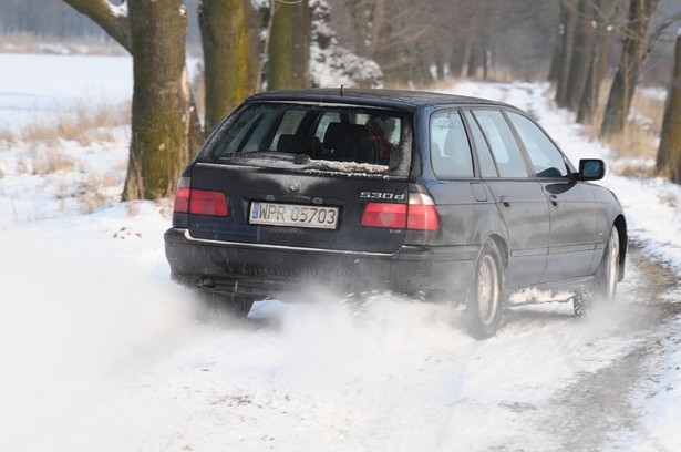 Noga z gazu! Zobacz, gdzie droga jest jak lodowisko