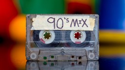 Polska muzyka lat 90. Pamiętasz te kultowe kawałki? 8/10 to świetny wynik