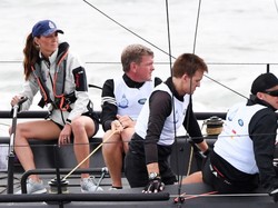 Dwie draki jednego dnia: za krótkie szorty księżnej Catherine i jej córka pokazująca język. FOTO