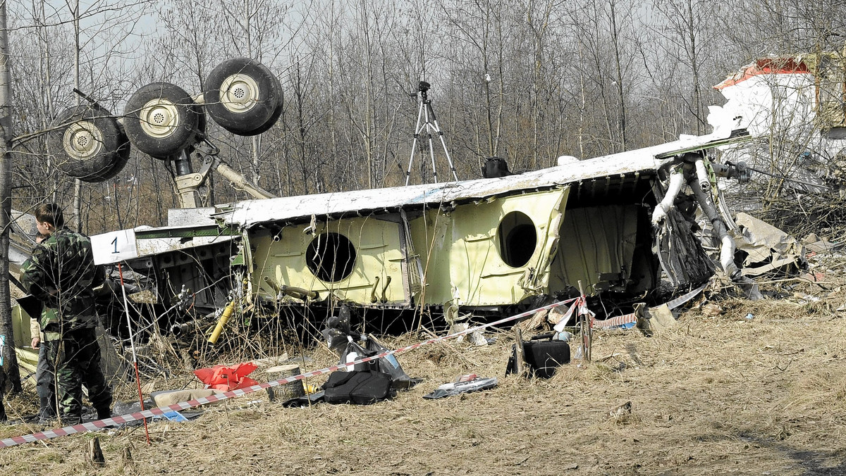 Stan emocjonalny załogi Tu-154M lecącej do Smoleńska 10 kwietnia pod kątem ewentualnej presji na nią jest elementem śledztwa prokuratury wojskowej - powiedział Maciej Kujawski z Prokuratury Generalnej.