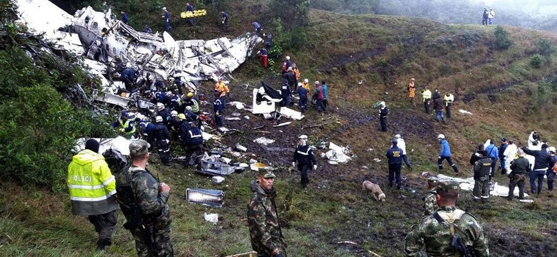 Awaria i brak paliwa? Samolot z piłkarzami rozbił się w Kolumbii