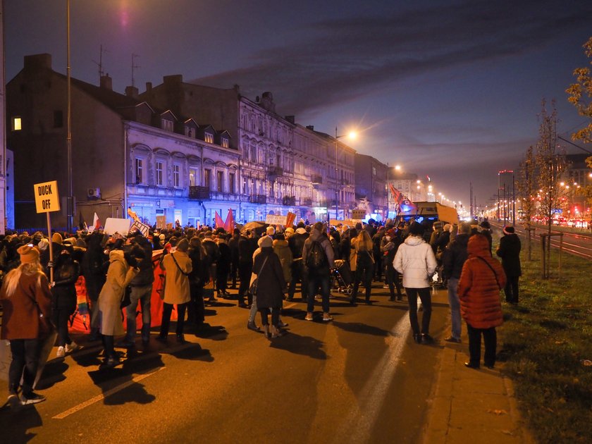 Protest w Łodzi. Policja zablokowała strajk kobiet