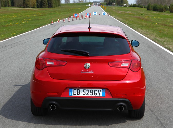 Alfa Romeo Giulietta 1750 TBI/235 KM w wersji Quadrifoglio Verde, czyli Monica Bellucci na torze