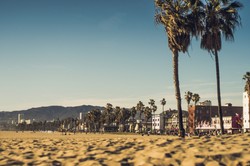 Gubernator zamyka plaże. Kalifornijczycy protestują i wyzywają go od faszystów