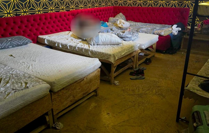 policija upala u hostel u surčinu
