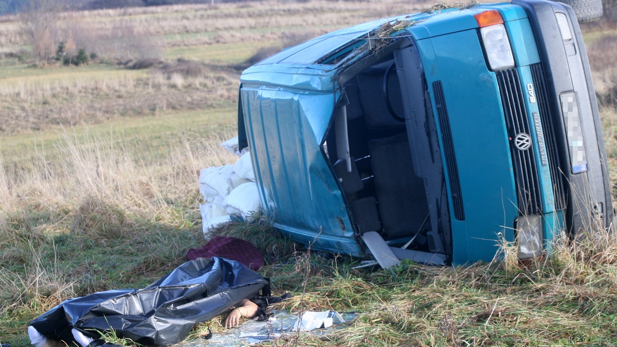 KLUSZKOWCE MIKROBUS WYPADEK OFIARA ŚMIERTELNA