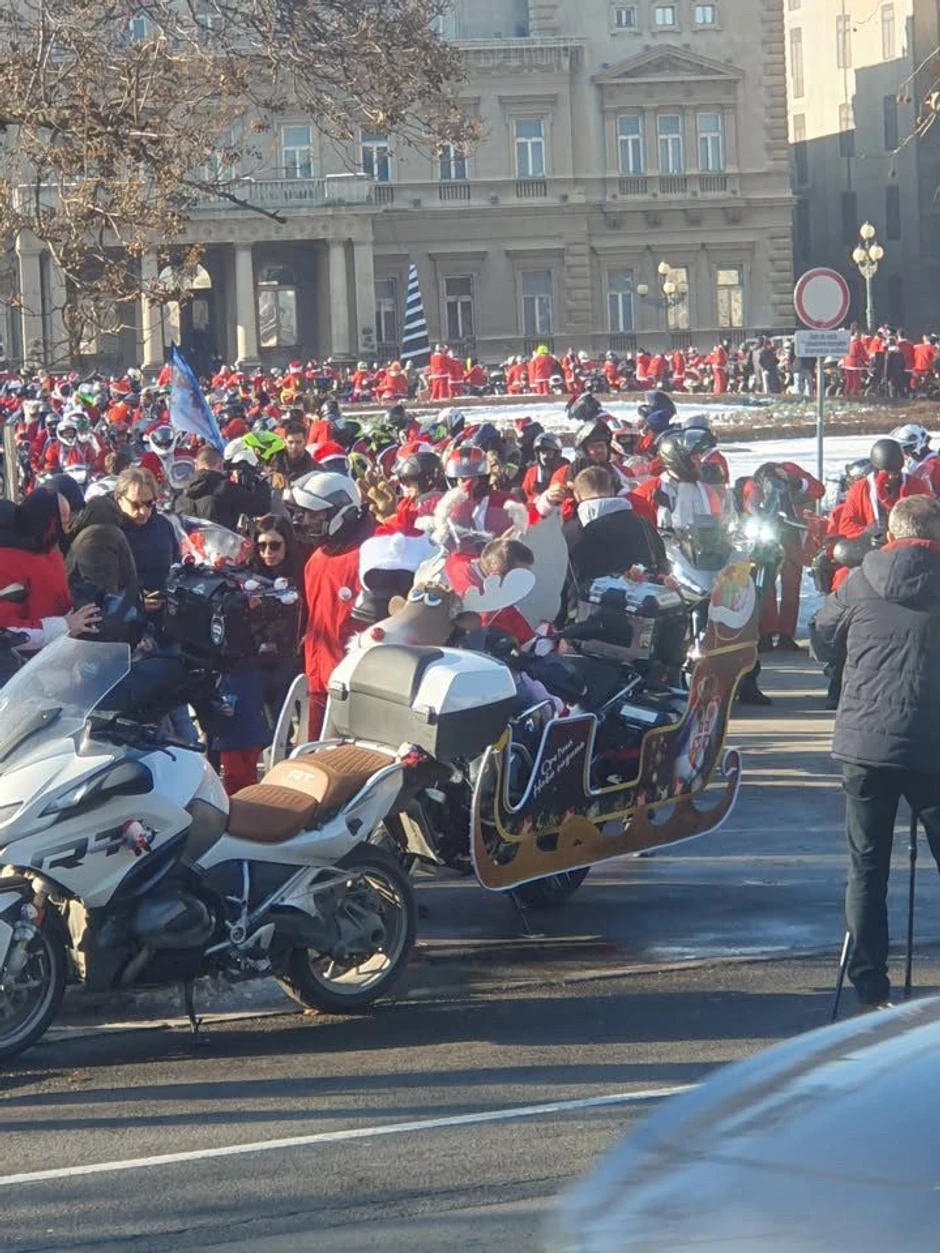 Deda mrazovi bajkeri