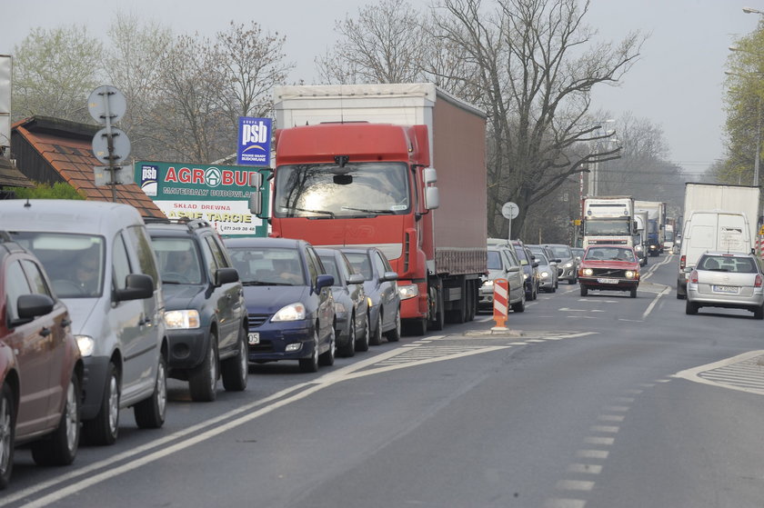 Korek samochodowy na ul. Średzkiej we Wrocławiu