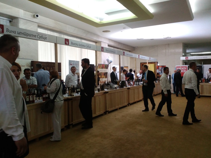 Štandovi sa vinima iz svih krajeva Srbije