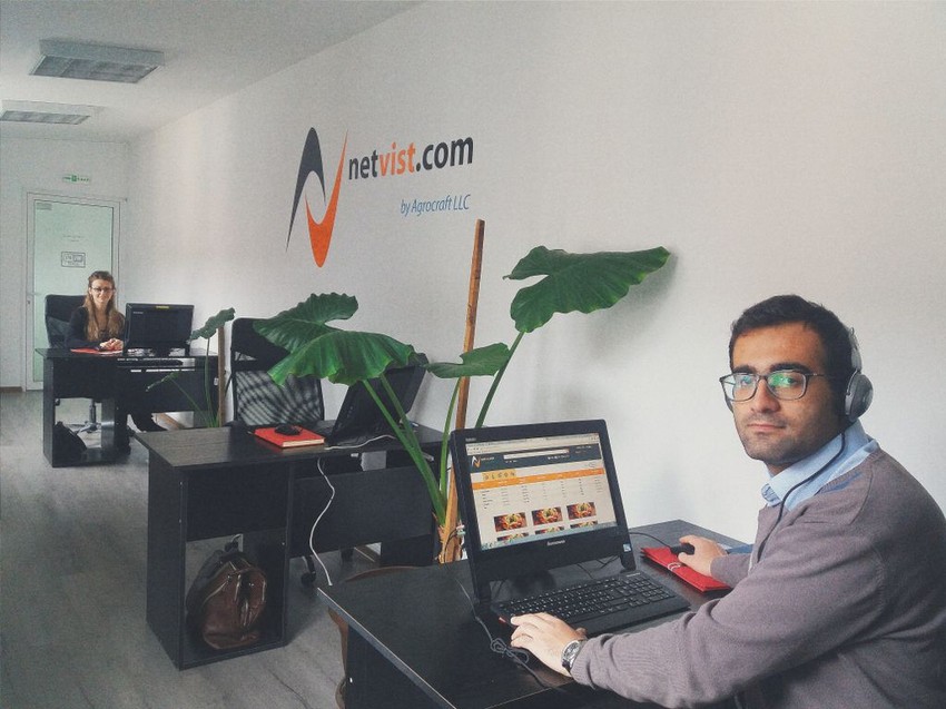 Kako govori ruski, nije mu bilo teško da razume i srpski jezik, s tim što, kako kaže, još uvek ima poteškoća u održavanju dužeg razgovora