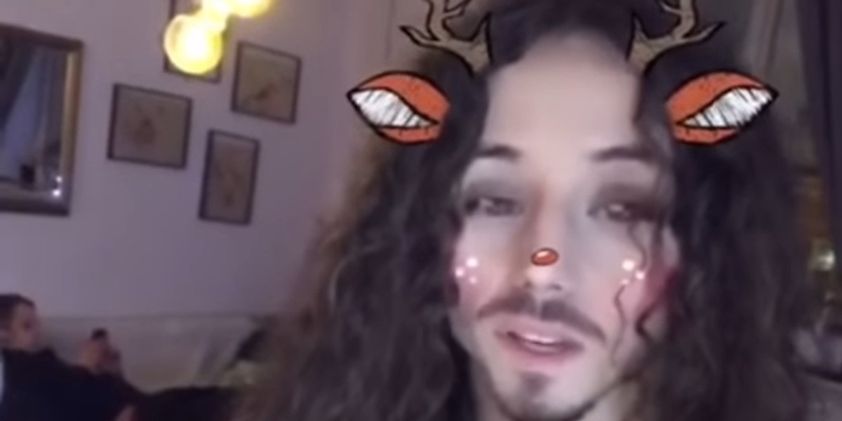 Michał Szpak wrzucił do sieci zdjęcie z rogami i zabawnymi uszami.