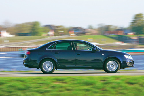 Seat Exeo kontra Skoda Superb, Audi A4 i Volkswagen Passat - Wszystko zostaje w rodzinie. Porównanie 4 limuzyn