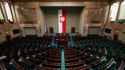 dwa poselskie projekty dotyczące ochrony zwierząt po pierwszym czytani