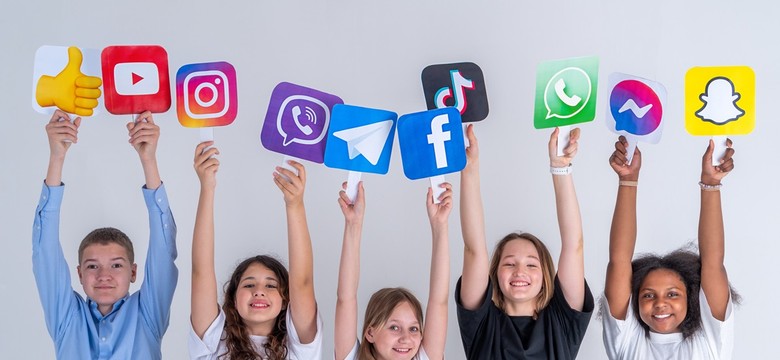 Tradycyjne media i telewizja to przeżytek? Jak social media przejmują rolę informacyjną wśród młodych Polaków