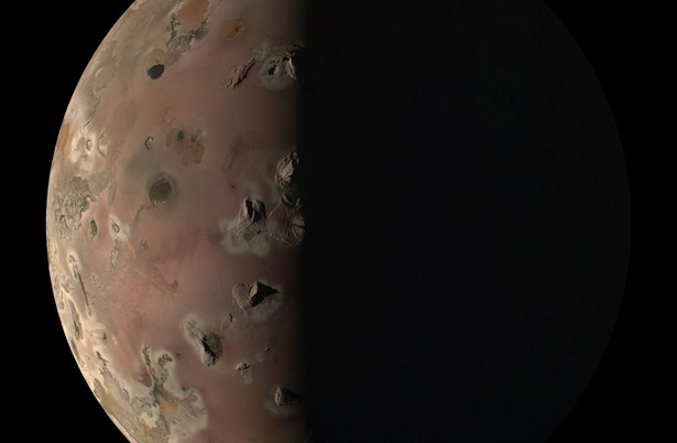 Io - wulkaniczny księżyc Jowisza