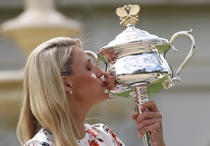 Angelique Kerber pozowała z trofeum