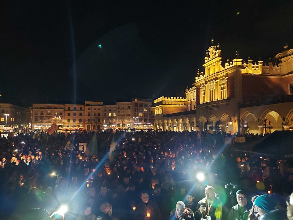 Tłumy na Rynku w Krakowie 